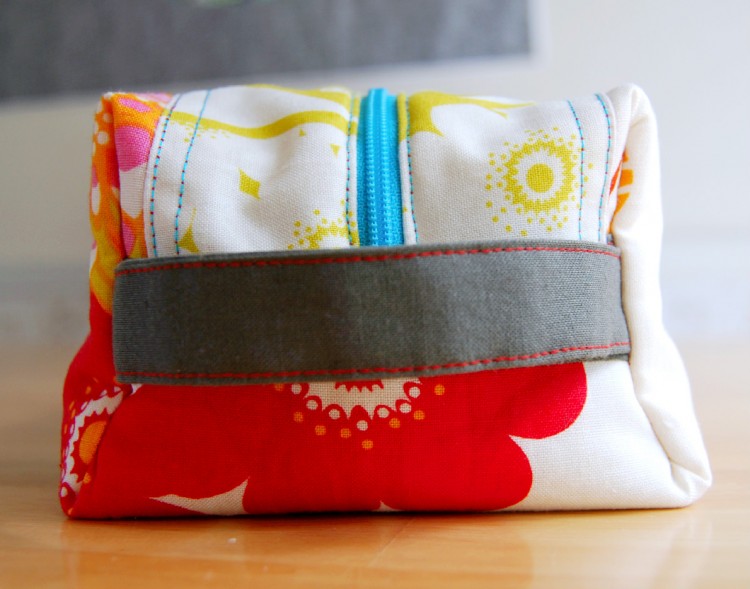 Cosmetics Bag handled side