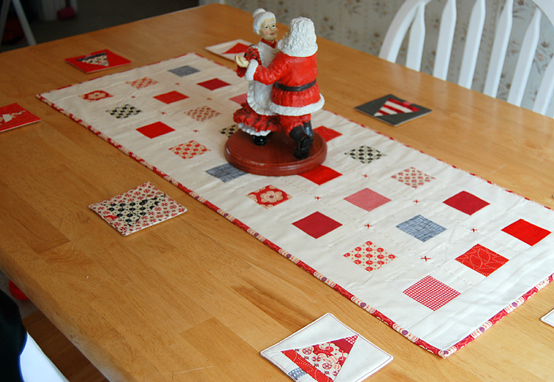 Free tutorial Christmas table runner DIY