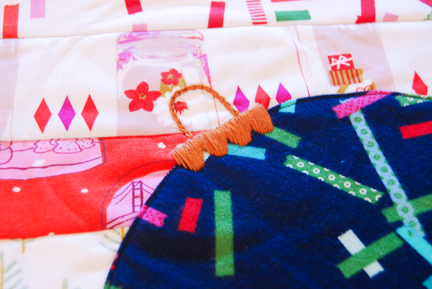 FREE scrap busting holiday pillow project