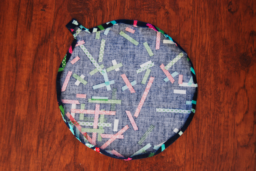 FREE scrap busting holiday pillow project