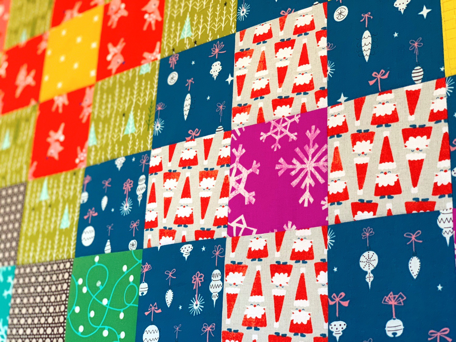 the modern meets vintage Christmas quilt