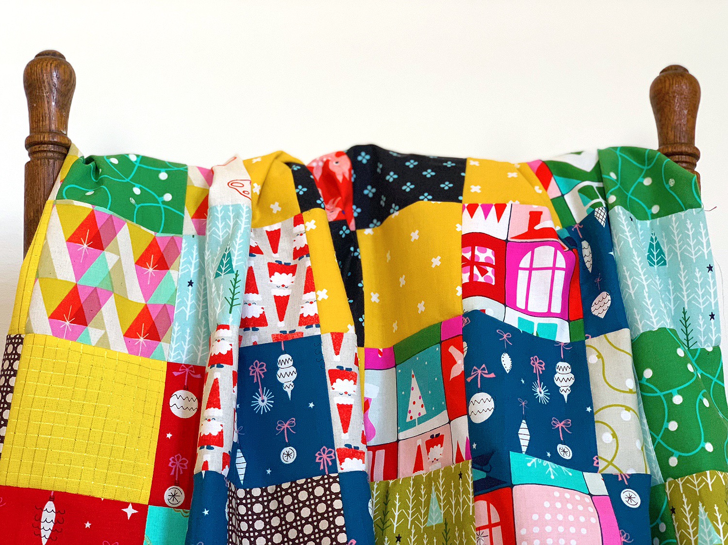 the modern meets vintage Christmas quilt