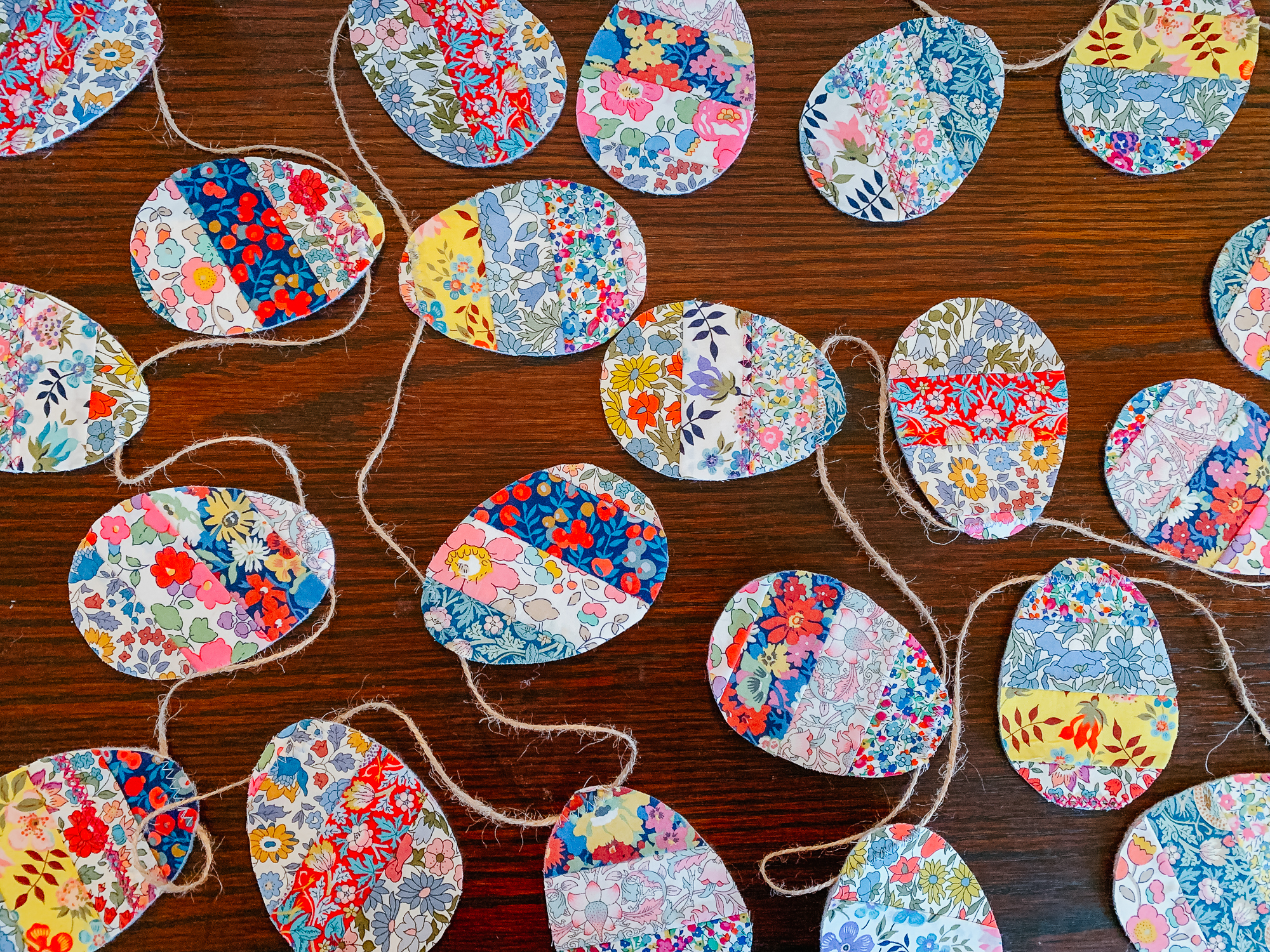 FREE DIY Easter egg garland tutorial