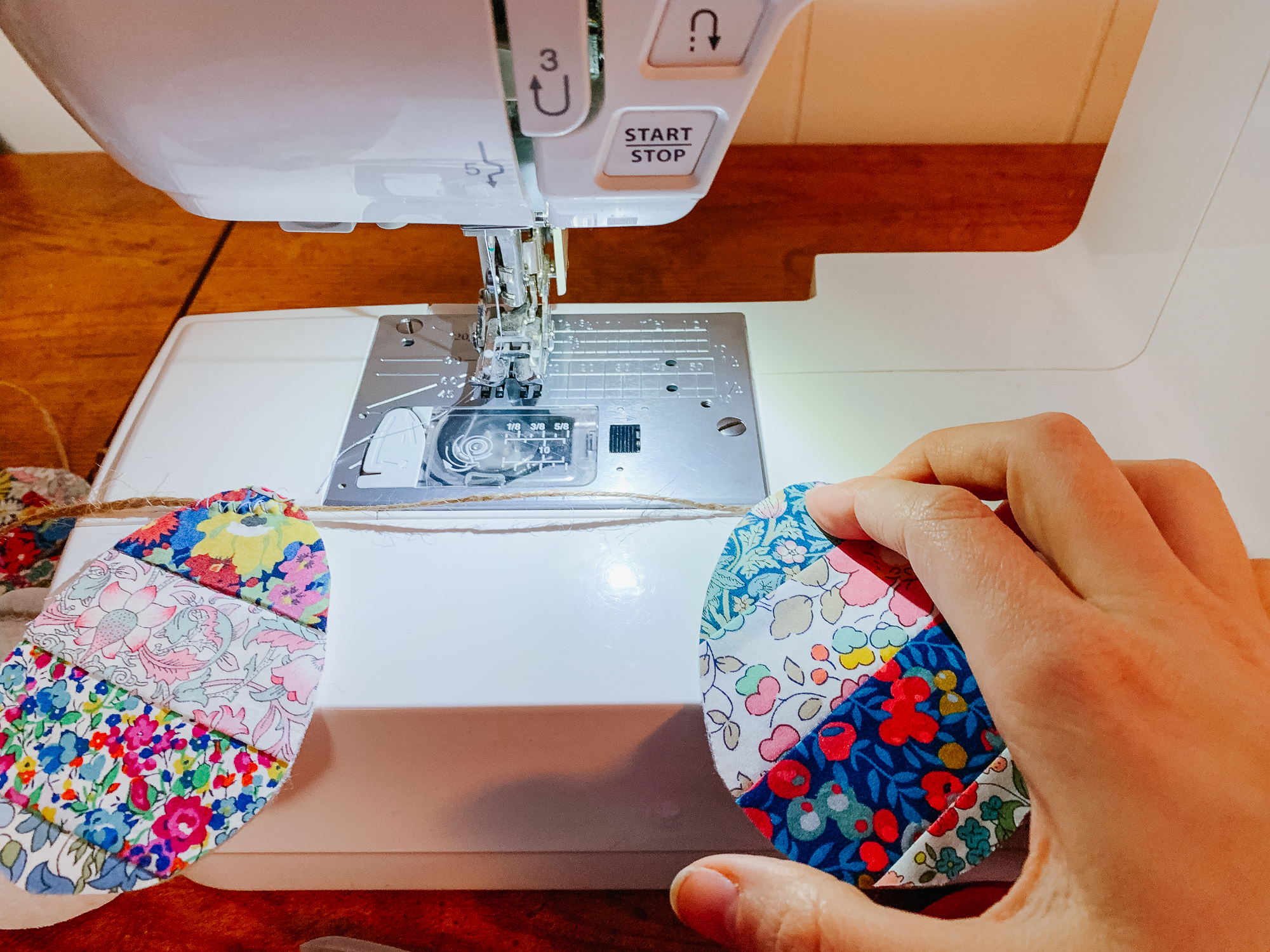 FREE DIY Easter egg garland tutorial