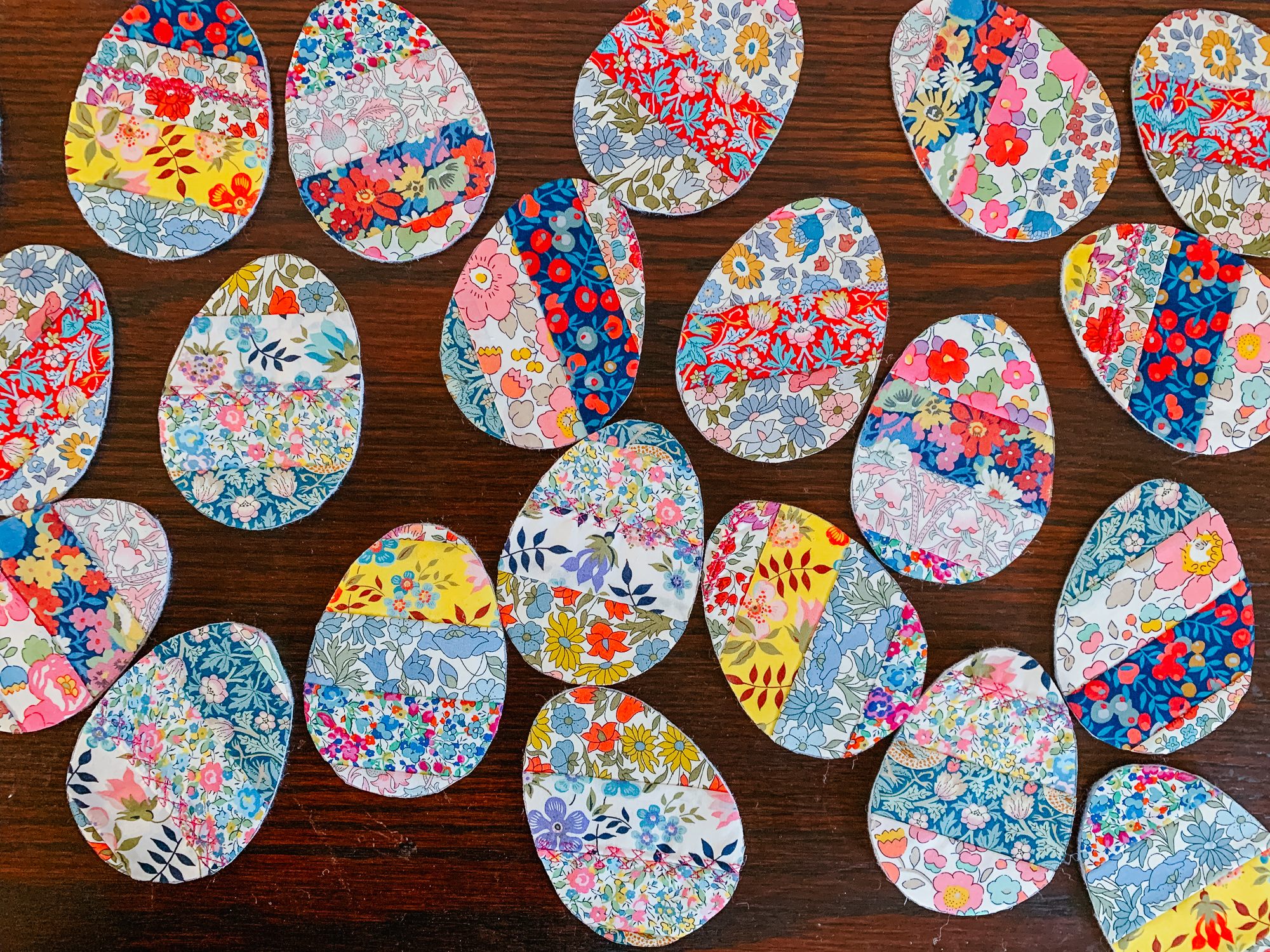 FREE DIY Easter egg garland tutorial