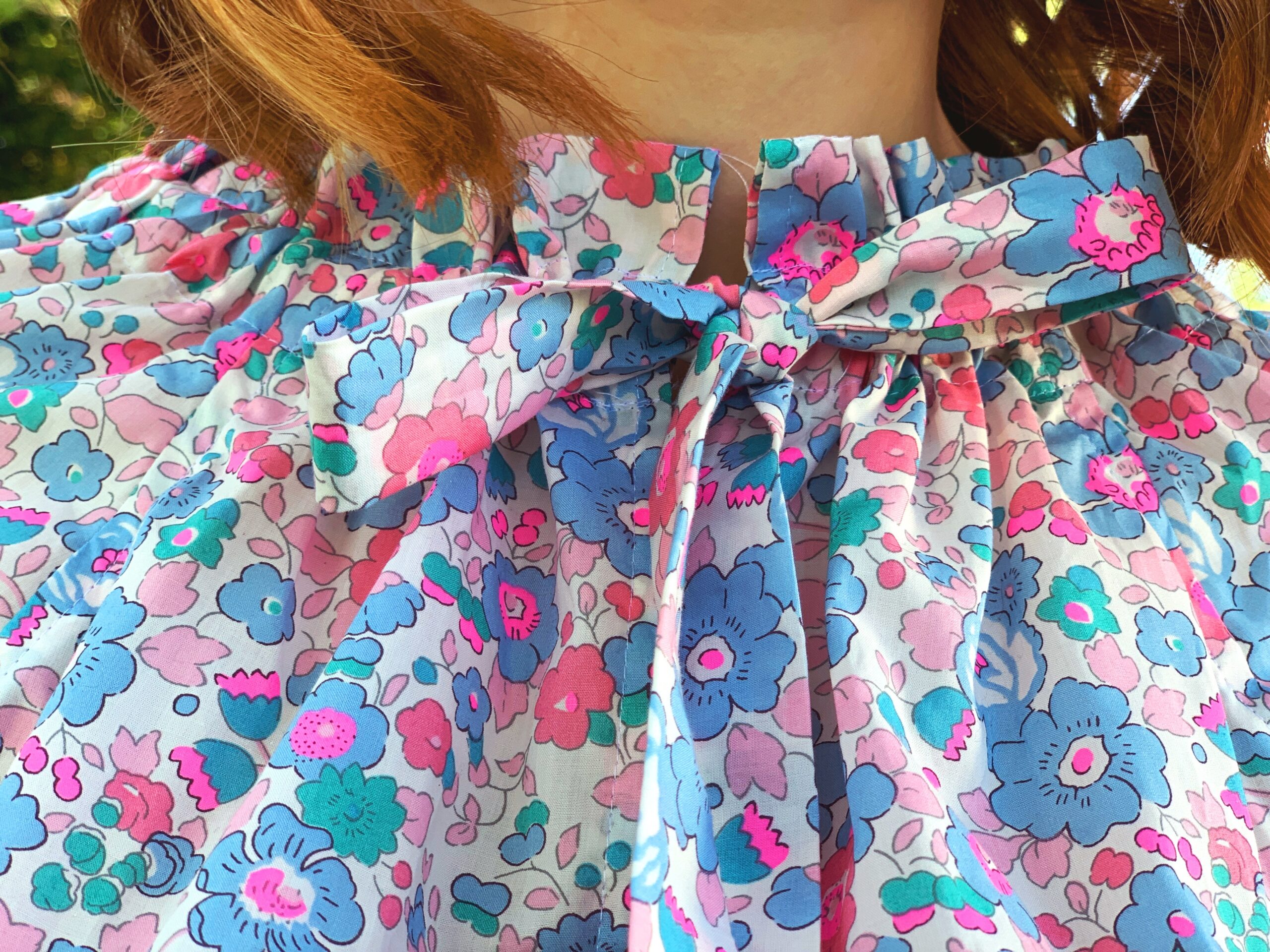 Betsy Neon Bloom Wilder Top and La Parisienne en ete