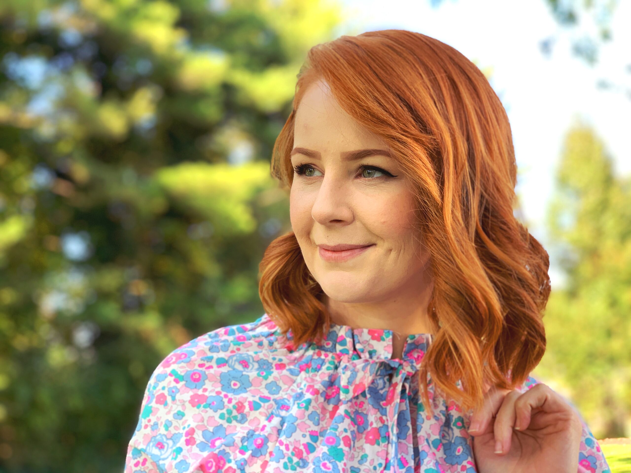 Betsy Neon Bloom Wilder Top and La Parisienne en ete