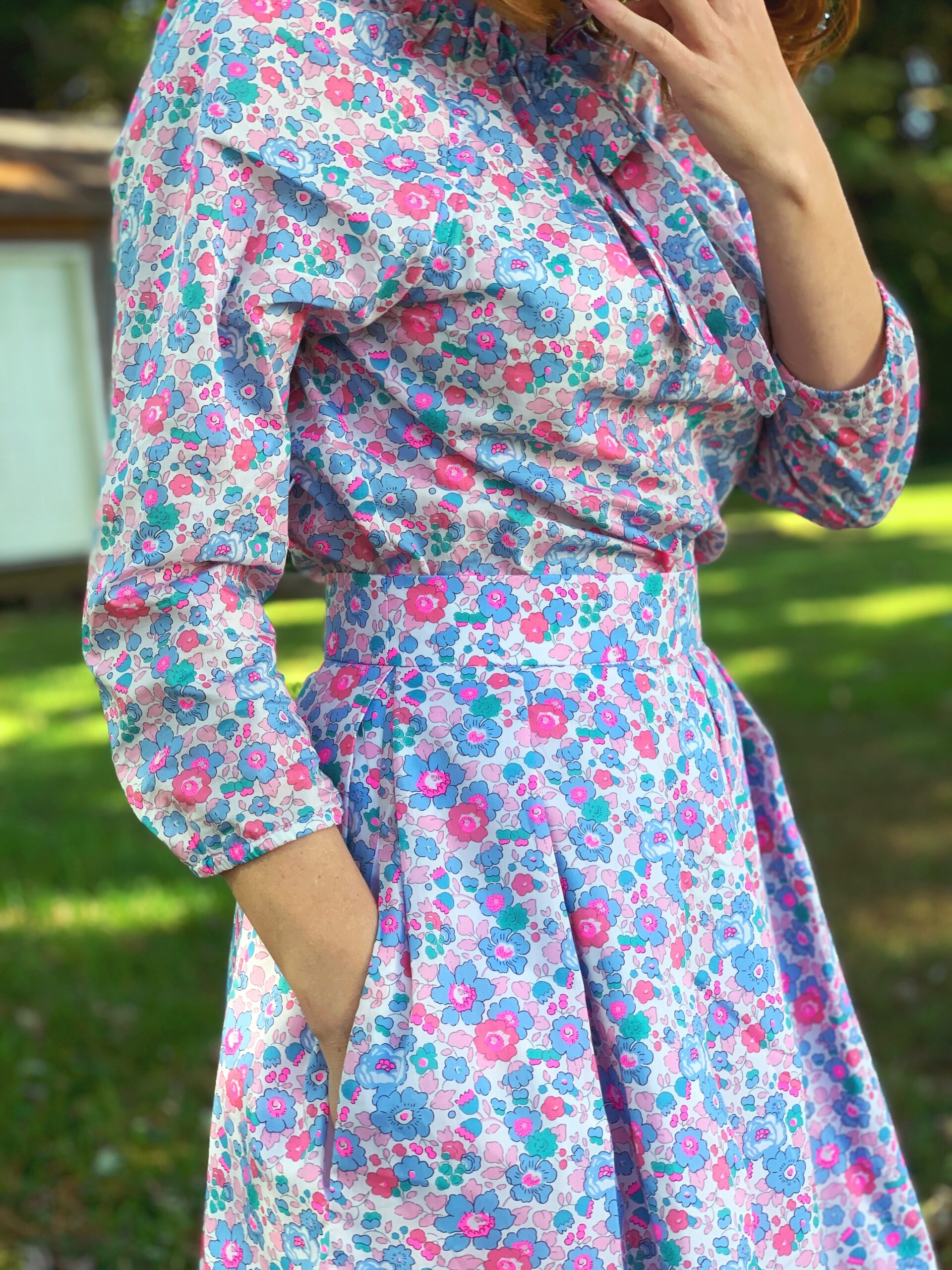 Betsy Neon Bloom Wilder Top and La Parisienne en ete