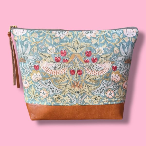 Large Flat Bottom Bag : Morris Strawberry Thief #1