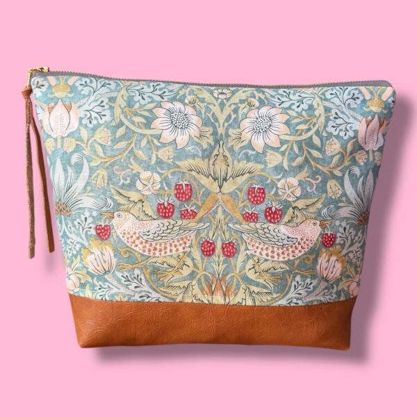 Large Flat Bottom Bag : Morris Strawberry Thief #2
