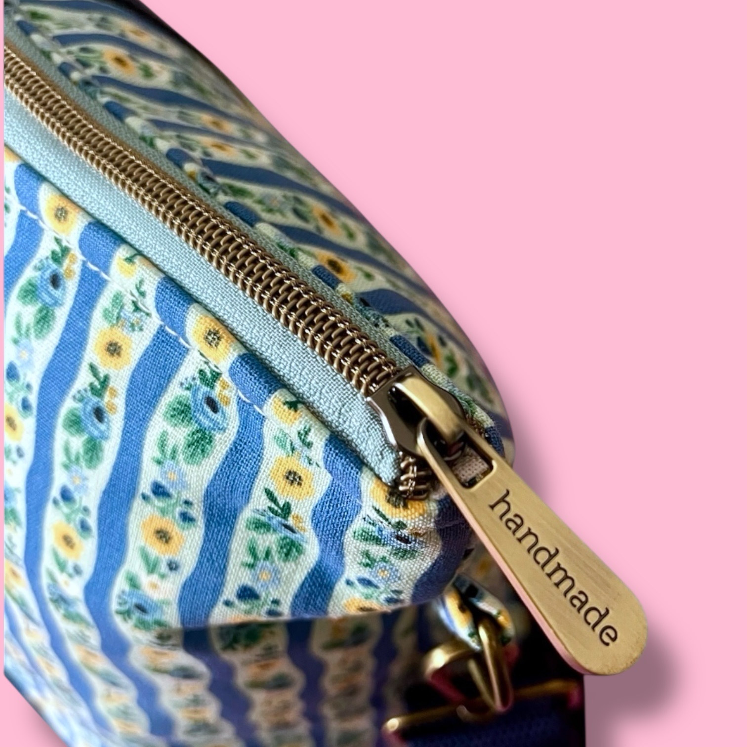 Overnight Bag : Climbing Roses Blue - Image 2